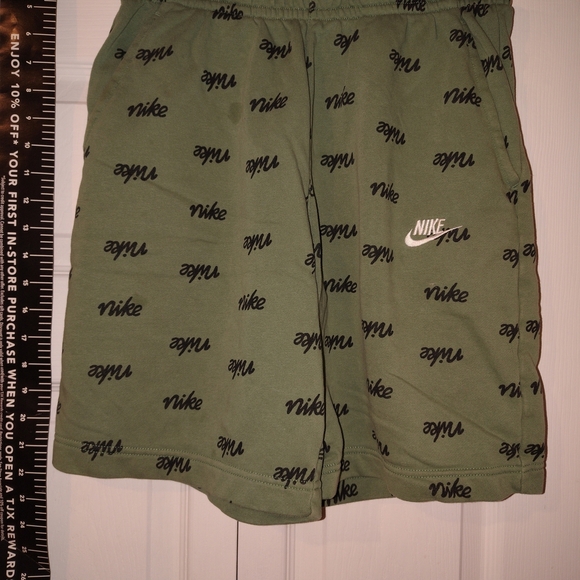 Nike Green Men's Shorts - Picture 4 of 7